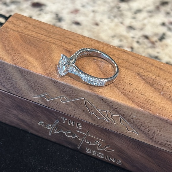 Lab-Created Diamonds by KAY Oval-Cut Engagement Ring 1-1/4 ct tw 14K White Gold - Picture 6 of 9